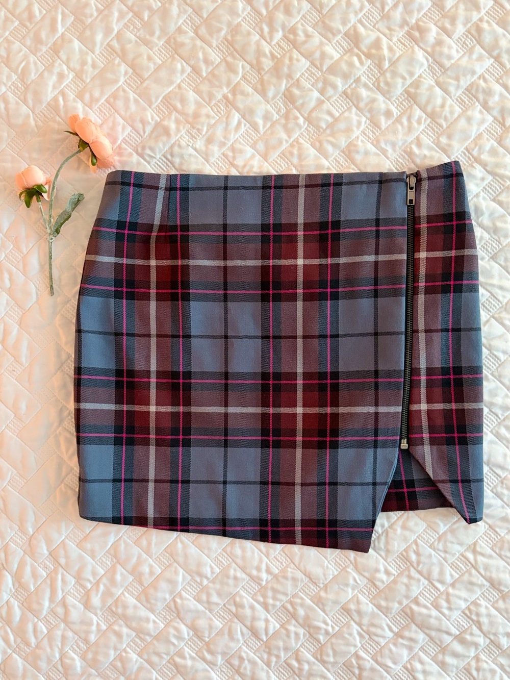 AQUA Plaid Mini Skirt NWT Exposed Zip Side Slit Size M